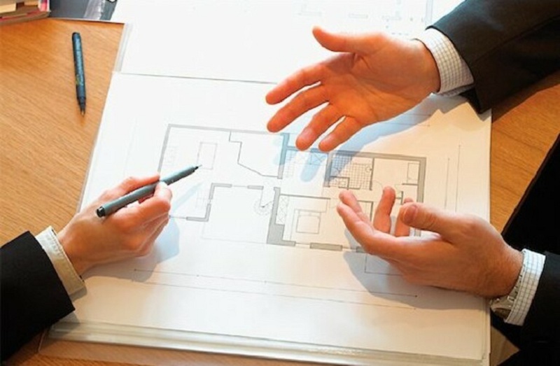 Ký hợp đồng thiết kế nội thất với khách theo những điều khoản đã thỏa thuận